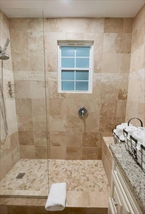 Beautiful Main House In West Palm Hébergement de vacances *